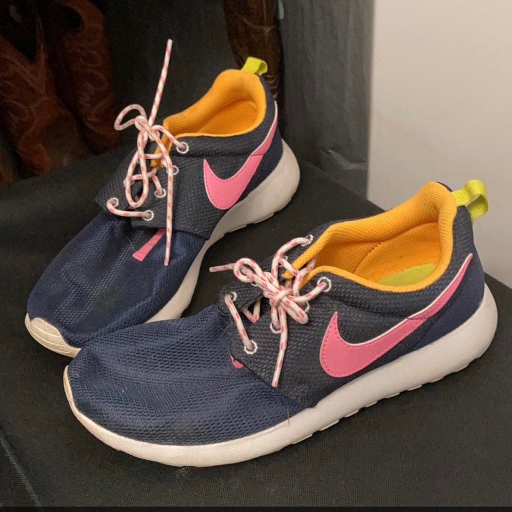 Nike Roshe, size 7. Great condition, only worn a few times.